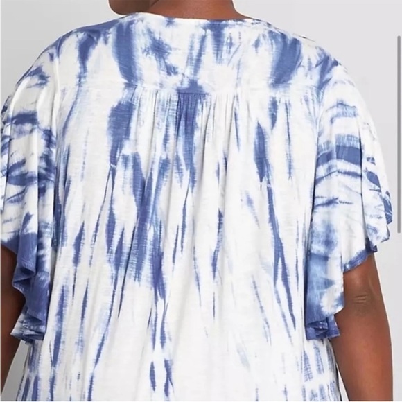 Lane Bryant-22/24-blue and white tie-dye flutter sleeve pull over top blouse - Picture 2 of 11
